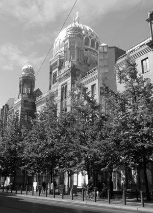 Bild: Die wiederaufgebaute „Neue Synagoge“ in Berlin