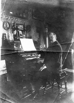 Foto Franz Poenitz in seiner Wohnung